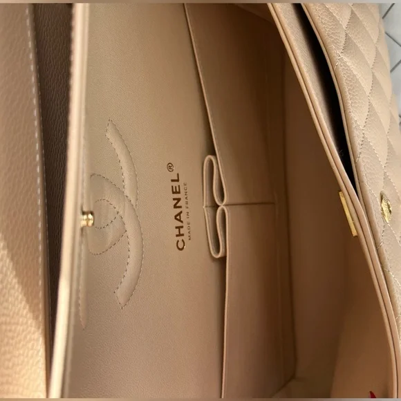 **sold Authentic Chanel classic medium double flap - Picture 7 of 11